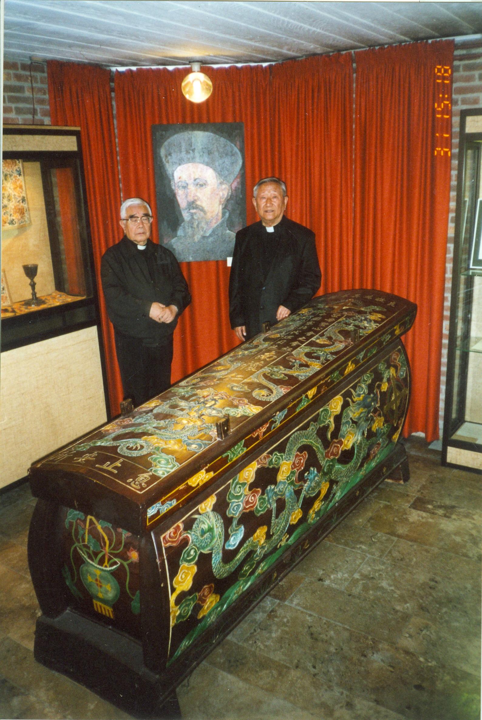  “Archbishop Tikang of Taipei and Bishop Pius Jin of Shenyang (China) at the tomb of father Verbist in Scheut (Belgium)”